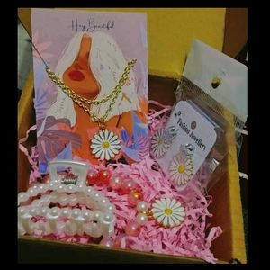 Flower Gift Hamper