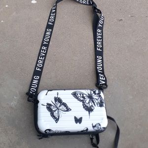 White And Black Butterfly Print Slingbag 👜