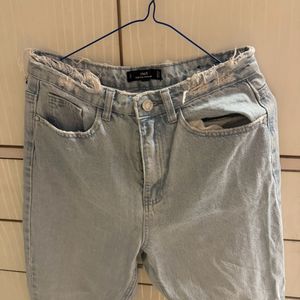 RIOT ripped Mom High Jeans