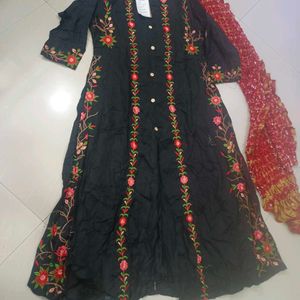 Anarkali Kurta And Dupatta By Pakiza Brand.