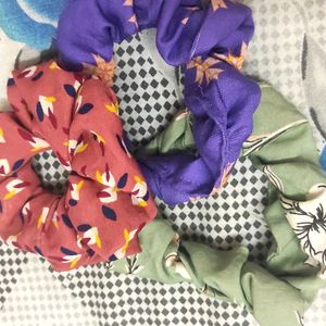 8scrunchies,2bows,1hairclip