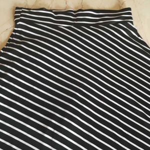 Skirt Black and White Lines