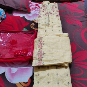 A Brand New Set Of Suit Pant Nd Dupatta