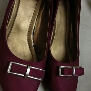 Maroon bellies Cum Heels 👠