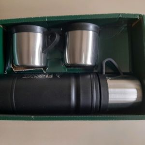 Flask Set with 3 Cups