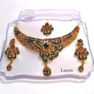 BEAUTIFUL NECKLACE SET