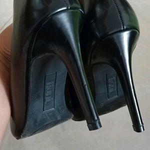 PRICE DROP Black Classic Shoes Heels