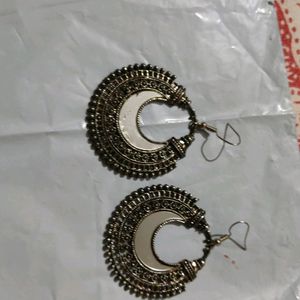 It's Beautiful Earings With Another Free Earing