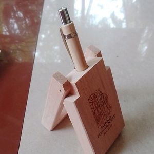 Amazing Foldable Pen Holder