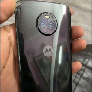 Moto X4