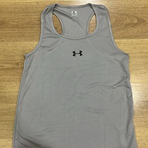 Under Armour Size M