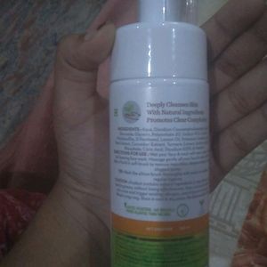 Mama Earth Vitamin C And Turmeric  Fash Wash