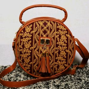 🆕Girls Sling Bag.    women, beauty, forever 21, soch, handbags, shein, bags, party wear, sling bag, jaipurjewelry, Accessories, biba, Zara, girls bags,