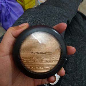 M.A.C Highlighter In Shade Oh, Darling