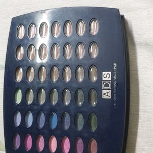 Large Eyeshadow Kit With Compact