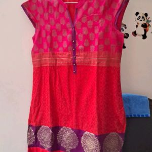 Women Panelled Straight Kurta, Block Printed With