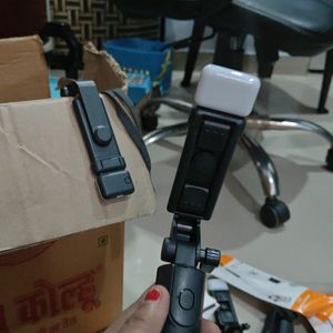 R1s Selfie Stick With Flash Light