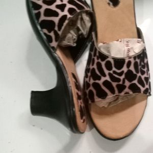 Tiger Print Black And Tan Colour Medium Heel