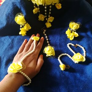 Haldi Menhdi Jewellery Set