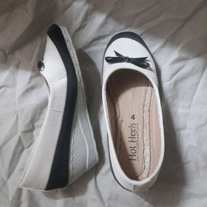 Plain Kawaii Korean Style Black & White Pumps Bow