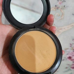 M.A.C StudioFix PowderPlus Compact Foundation NC45