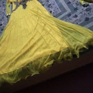 Haldi Ke Liye Bhut Accha Gown H