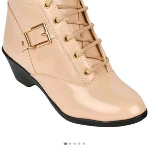 Cream Color Boot Size 37