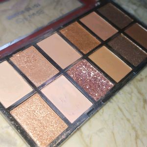 Pigmentation Eye Shadow Palette