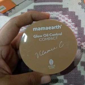 Mamaearth Glow Oil Control Compact With One Freebi