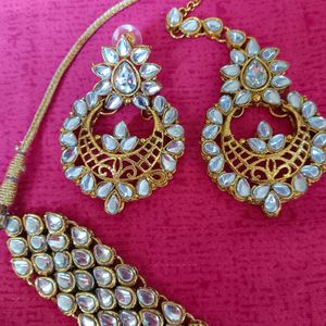 Beautiful Kundan Necklace With Mangtika