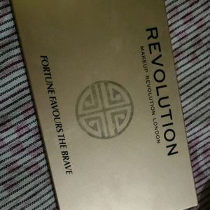 Makeup revolution eyeshadow Palette