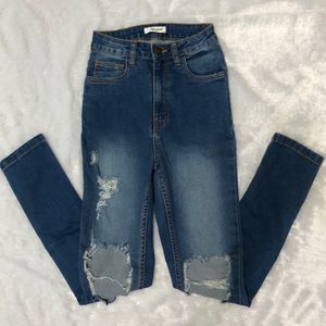 Distressed skinny jeans