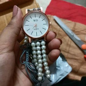 WHITE MOT BRACELET TYPE WATCH