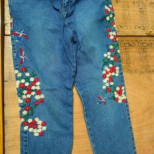 Trendyol Embroidered Jeans