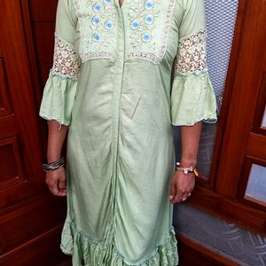 💚 Women Cotton Festive Thread Work Kurta 💚