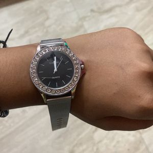 Round Dial Silver Chain Wrist Watch For Girls