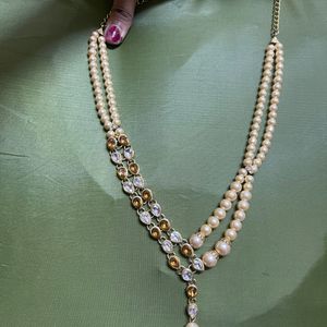 Pearl Set With White And Yellow Stone