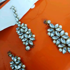 Earrings With Maan Tikka