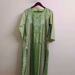 Women Green Crepe Kurta