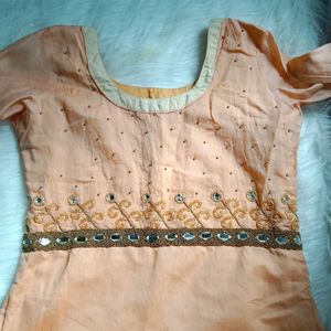 Pretty Mirror Kurti