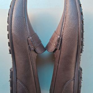 Walkaroo Casual Shoes