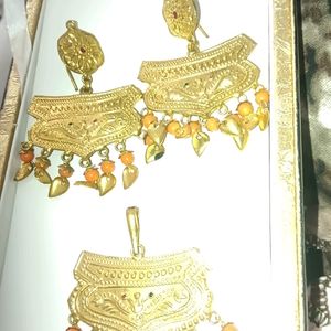 Golden Pendal Set