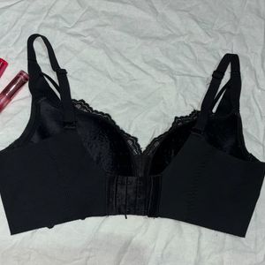 Lace Detailed Black Bra