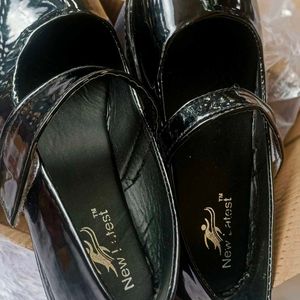 Brand New Beautiful Glazing Footwear With Box