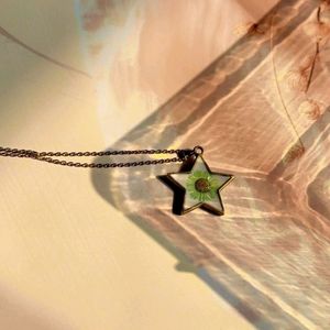 Star  RESIN PENDANT