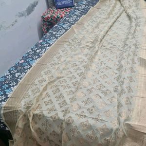 Gown With Dupatta Soft Febric No Flaws Like New