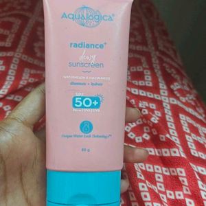 Aqualogica Radiance Dewy 50spf Sunscreen