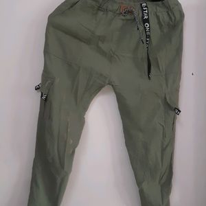 Amazing Green Track Pant With Pockets / Cargo