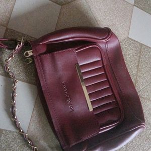 MAROON WITH GOLDEN BORDERED SLING BAG!!!! ❤️