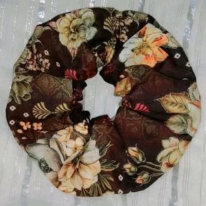 2 Printed Scrunchies